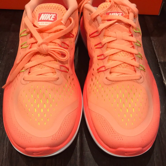 🎉 SOLD 🎉 Nike Flex 2017 Shoes - Picture 5 of 8